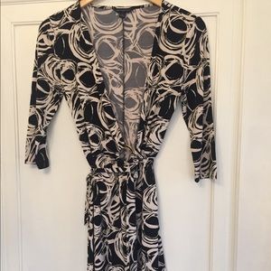 Banana Republic wrap dress in black and cream